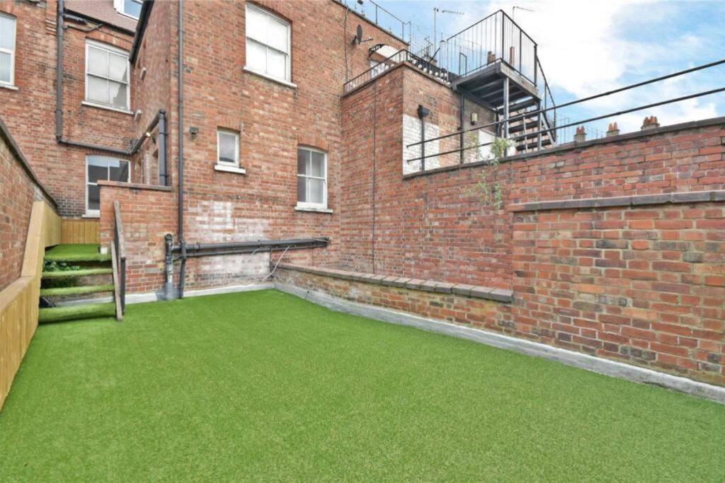 Luxury 3 Bed Apartment - Huge Outdoor Terrace & Amazing Transport Links Londres Exterior foto